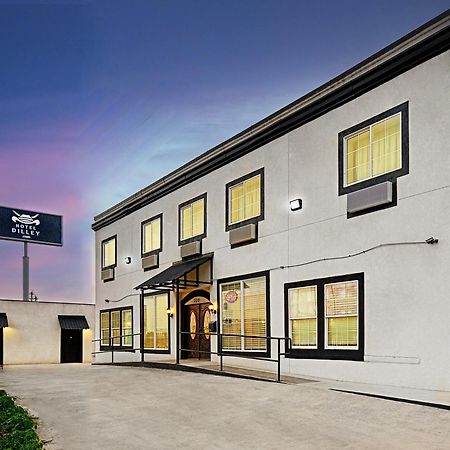 Hotel Dilley Grand מראה חיצוני תמונה