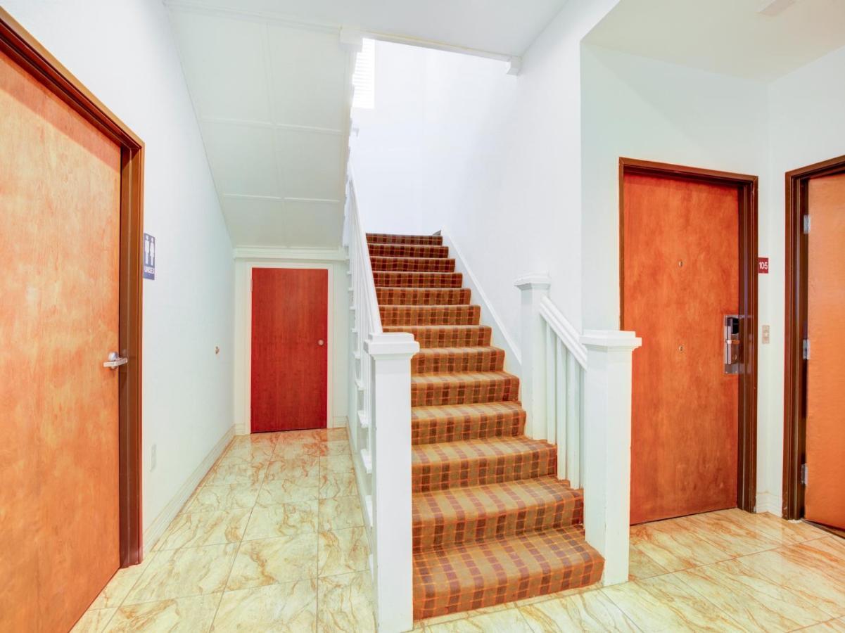 Hotel Dilley Grand מראה חיצוני תמונה