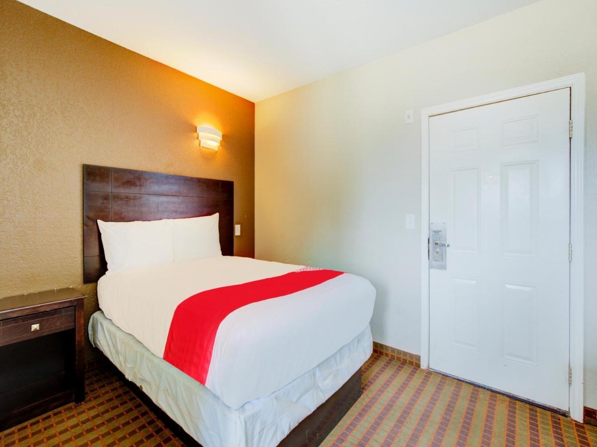 Hotel Dilley Grand מראה חיצוני תמונה