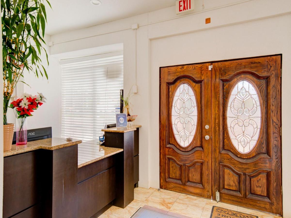 Hotel Dilley Grand מראה חיצוני תמונה