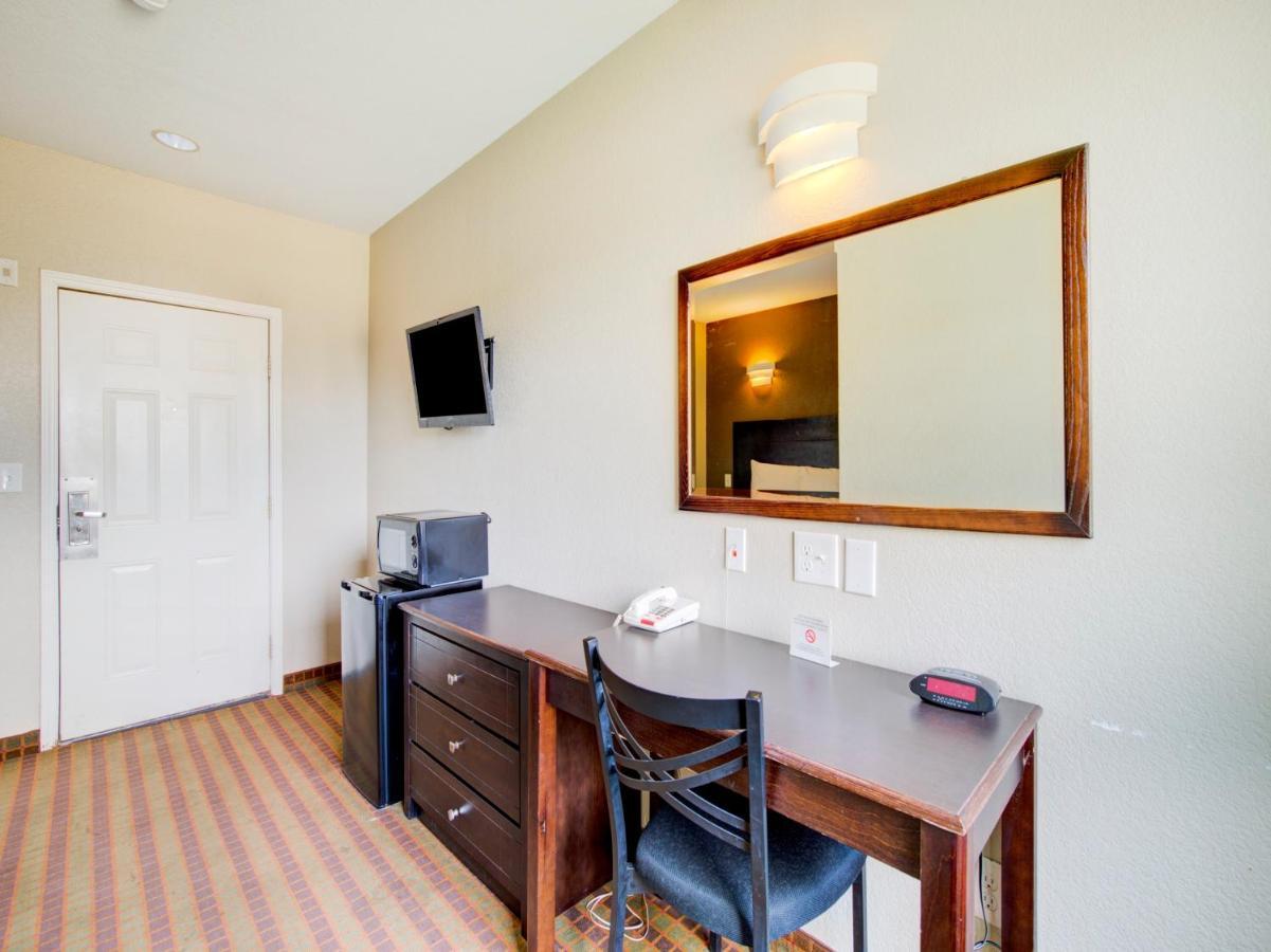 Hotel Dilley Grand מראה חיצוני תמונה