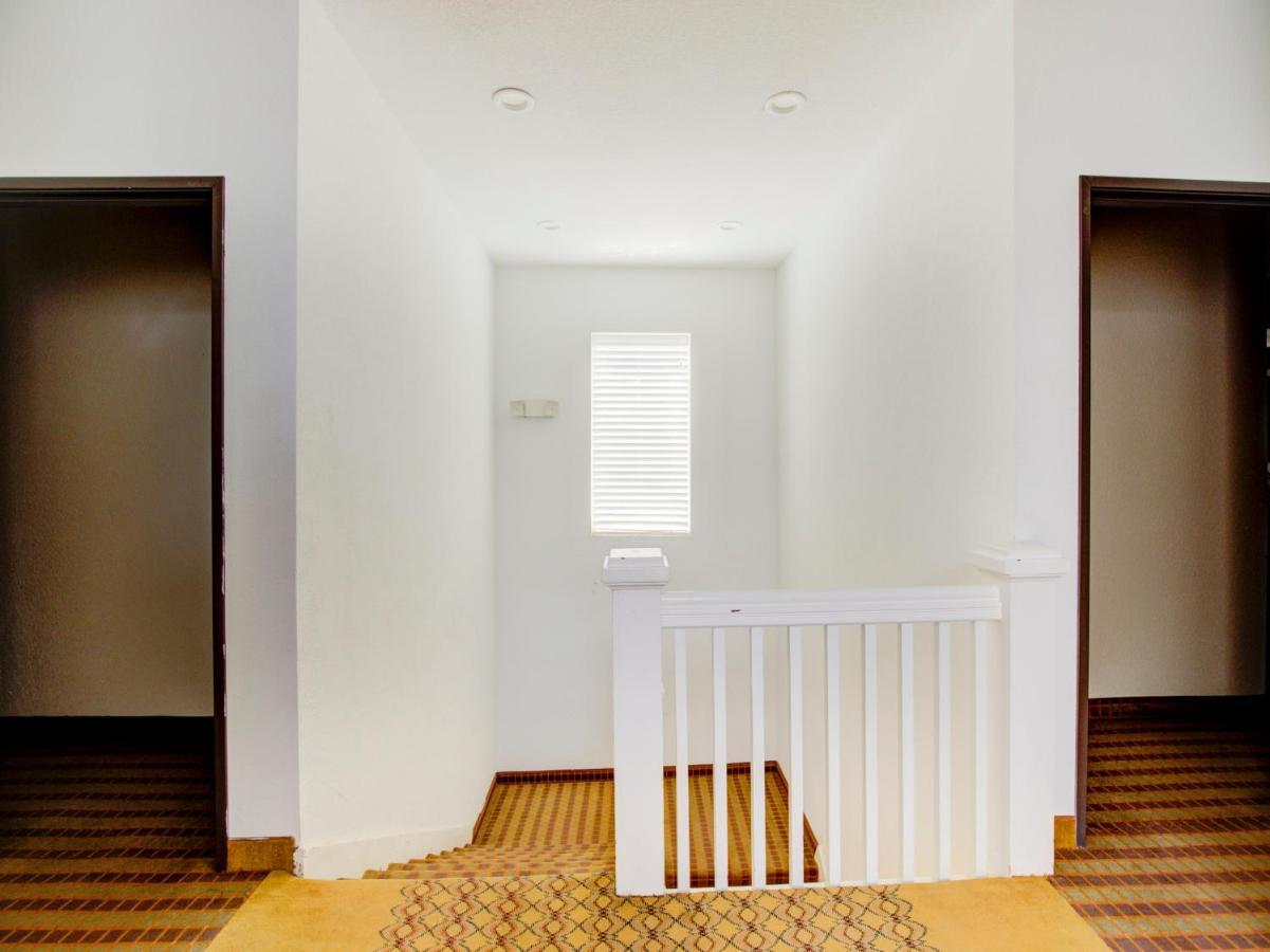 Hotel Dilley Grand מראה חיצוני תמונה