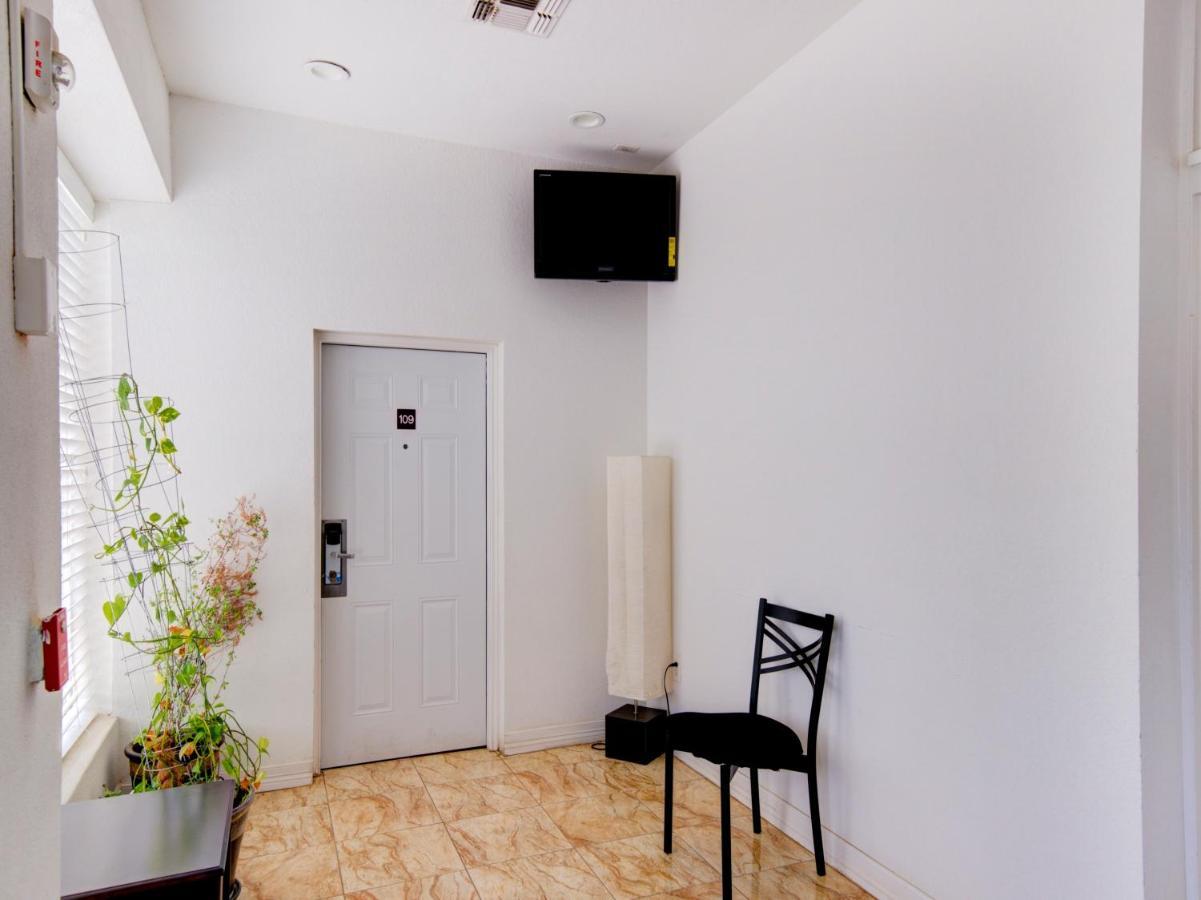 Hotel Dilley Grand מראה חיצוני תמונה
