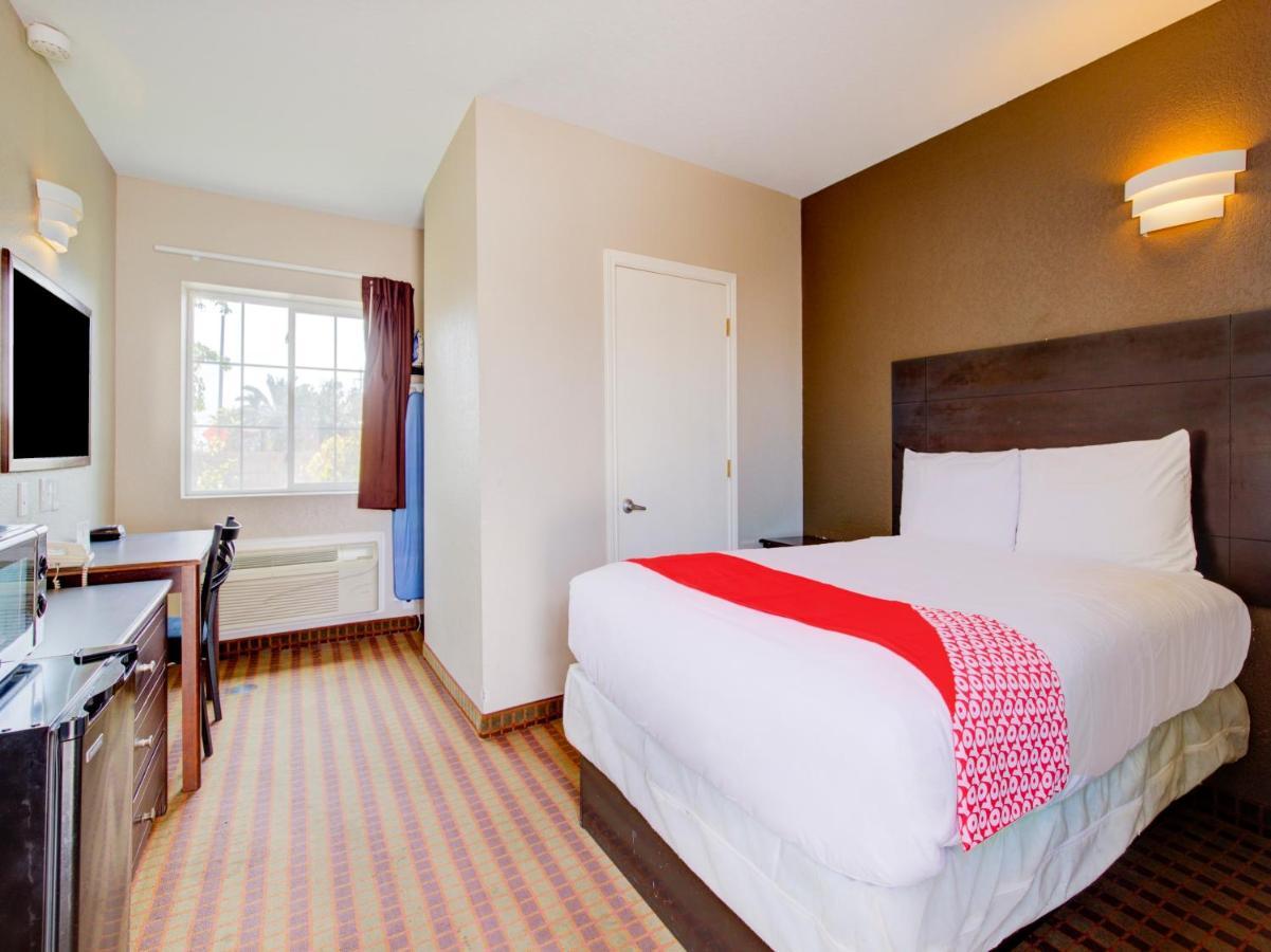 Hotel Dilley Grand מראה חיצוני תמונה