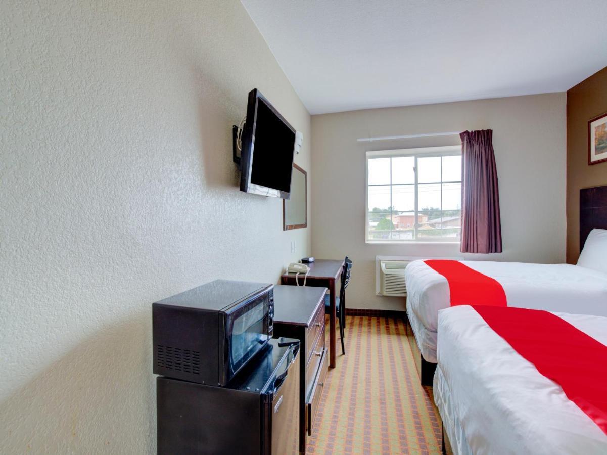 Hotel Dilley Grand מראה חיצוני תמונה