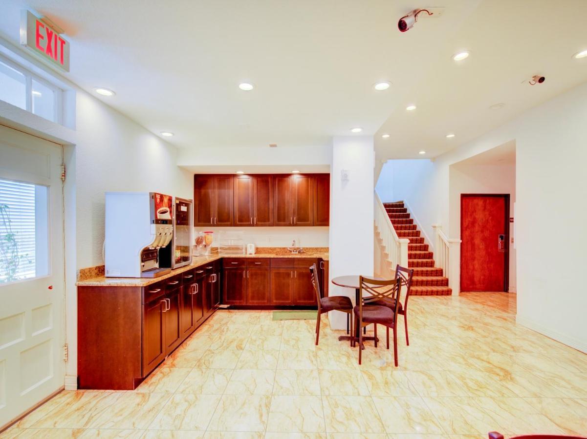 Hotel Dilley Grand מראה חיצוני תמונה
