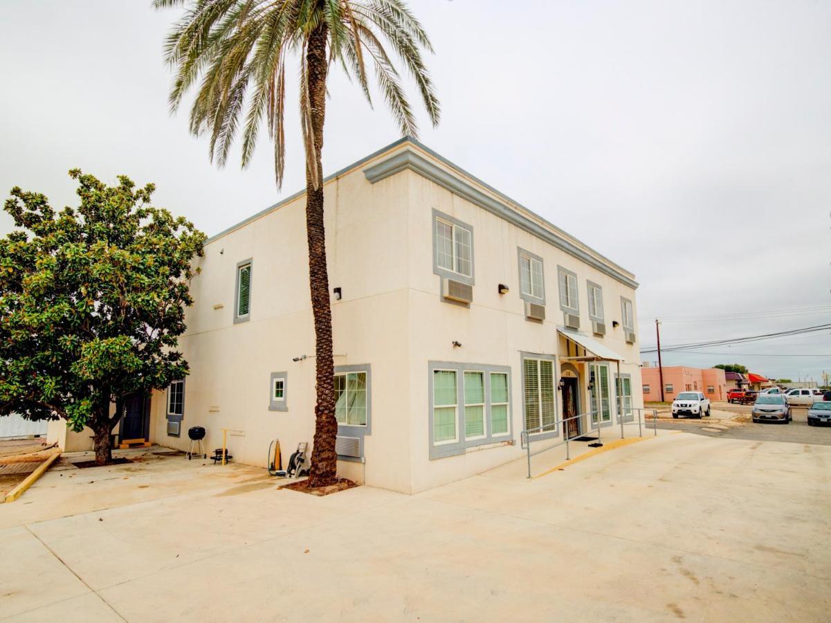 Hotel Dilley Grand מראה חיצוני תמונה