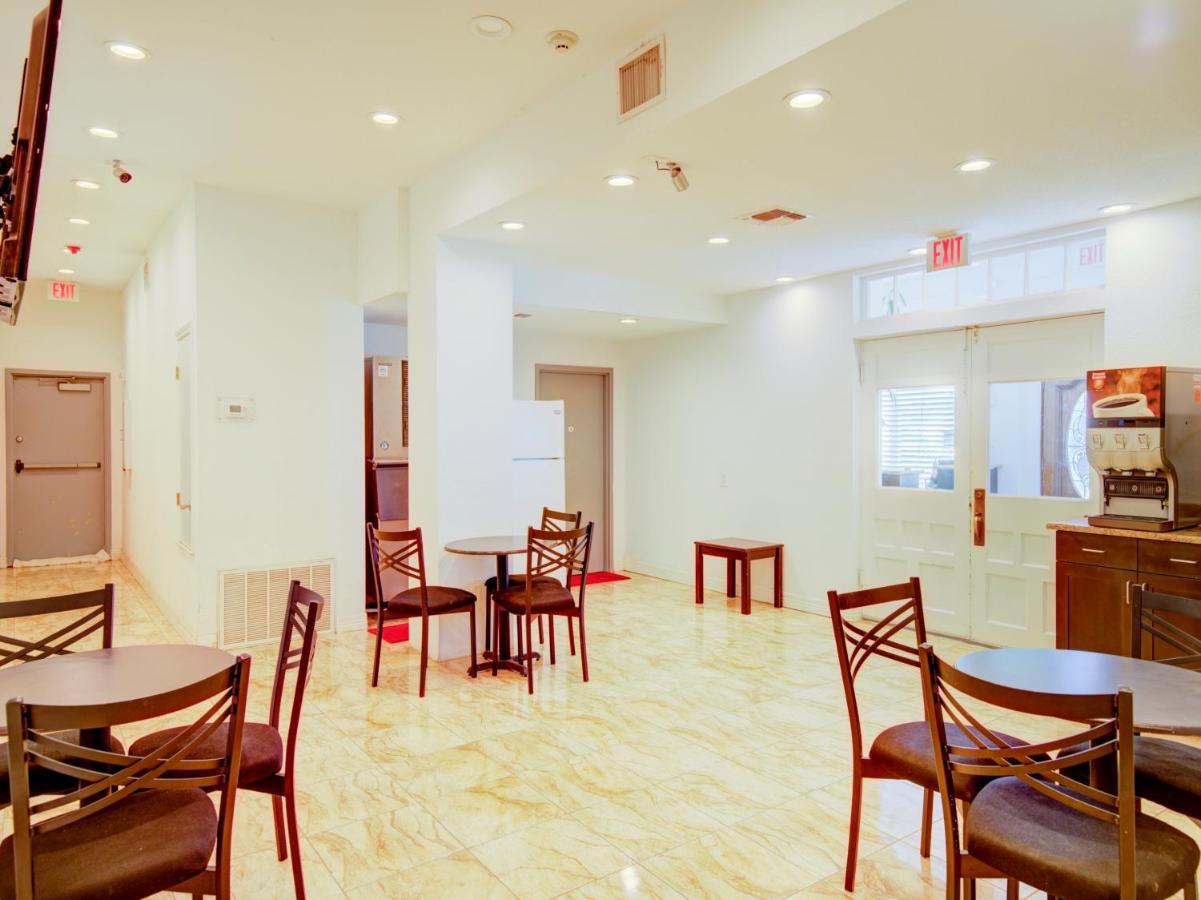 Hotel Dilley Grand מראה חיצוני תמונה