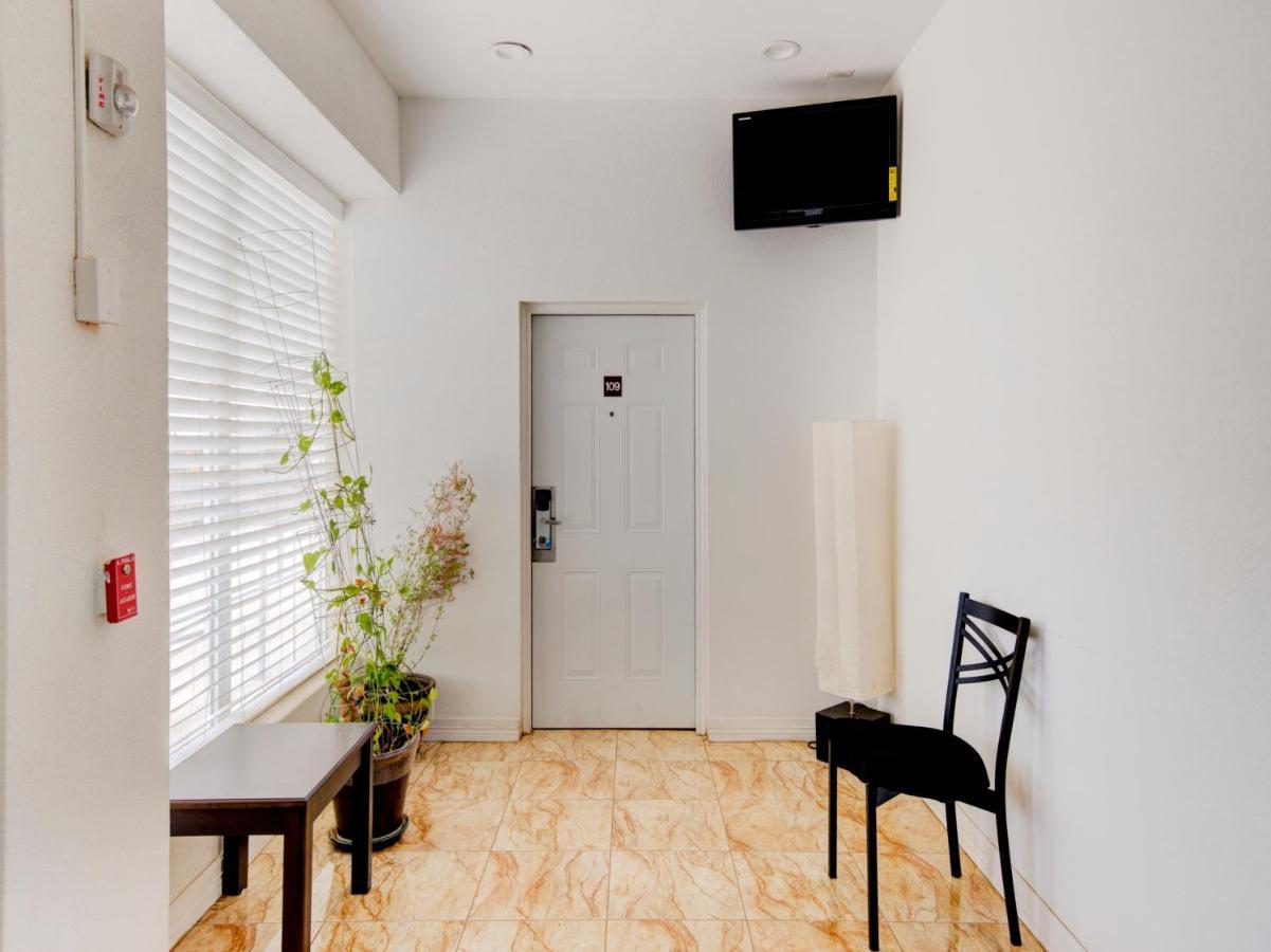 Hotel Dilley Grand מראה חיצוני תמונה