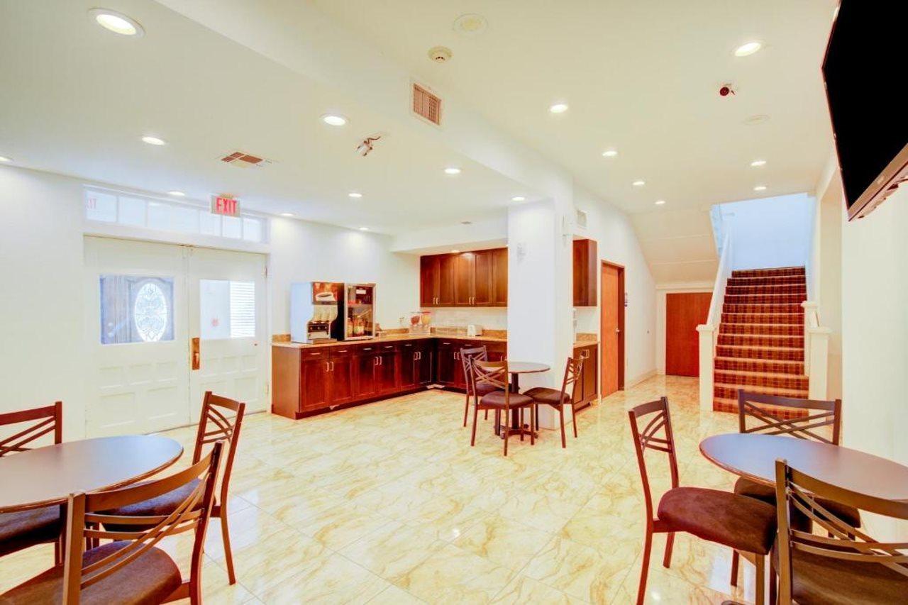 Hotel Dilley Grand מראה חיצוני תמונה