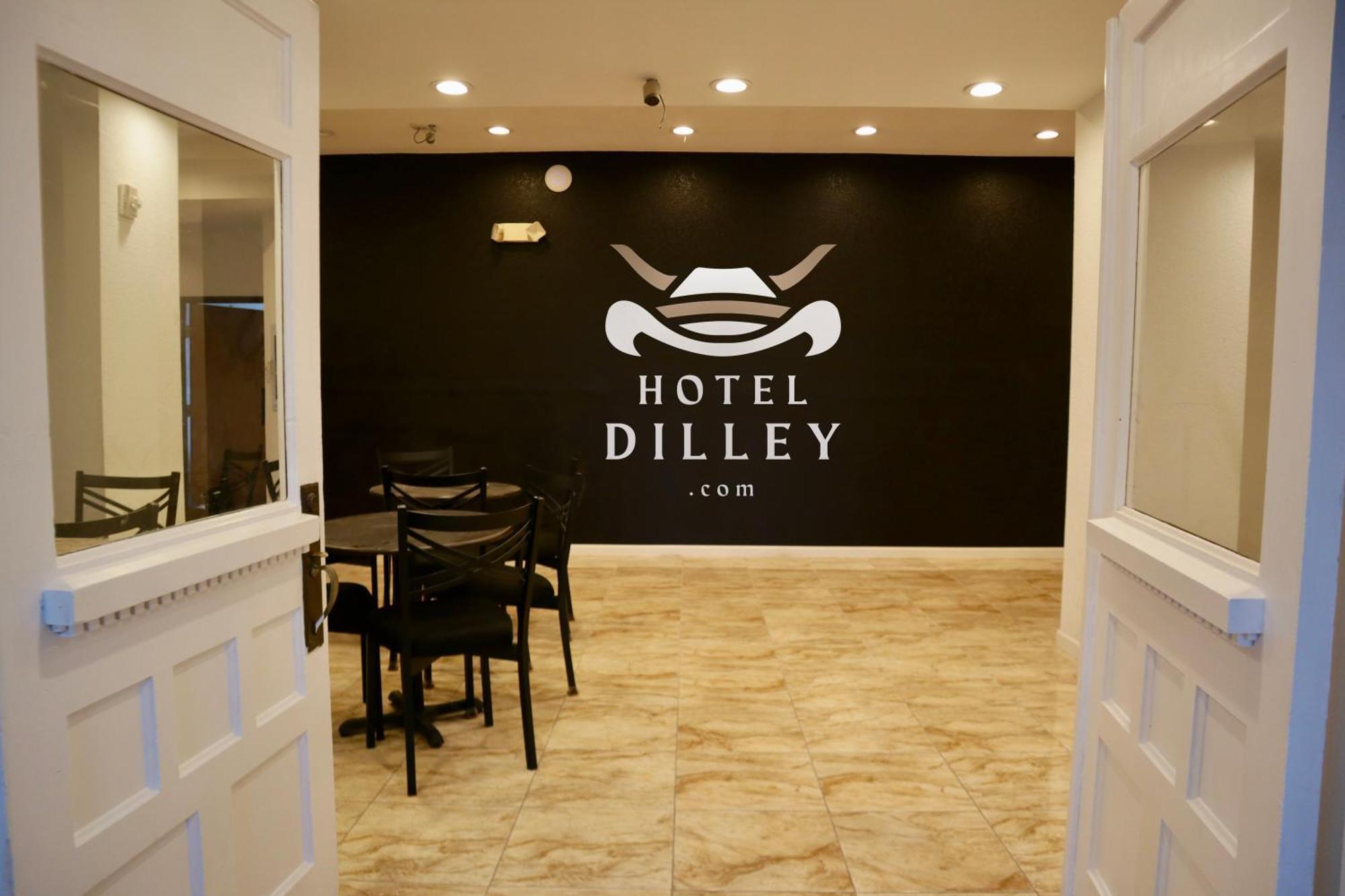 Hotel Dilley Grand מראה חיצוני תמונה