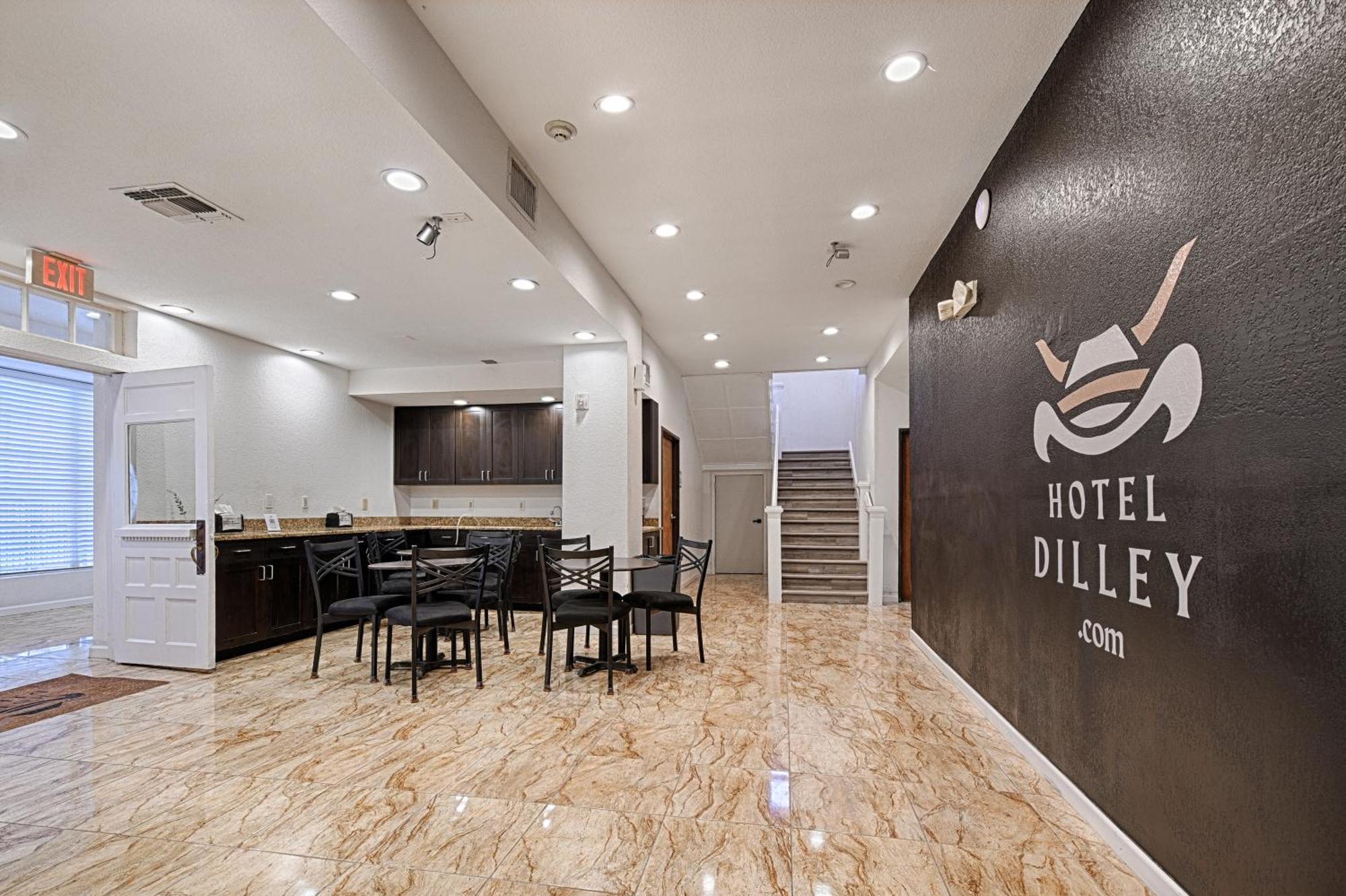 Hotel Dilley Grand מראה חיצוני תמונה