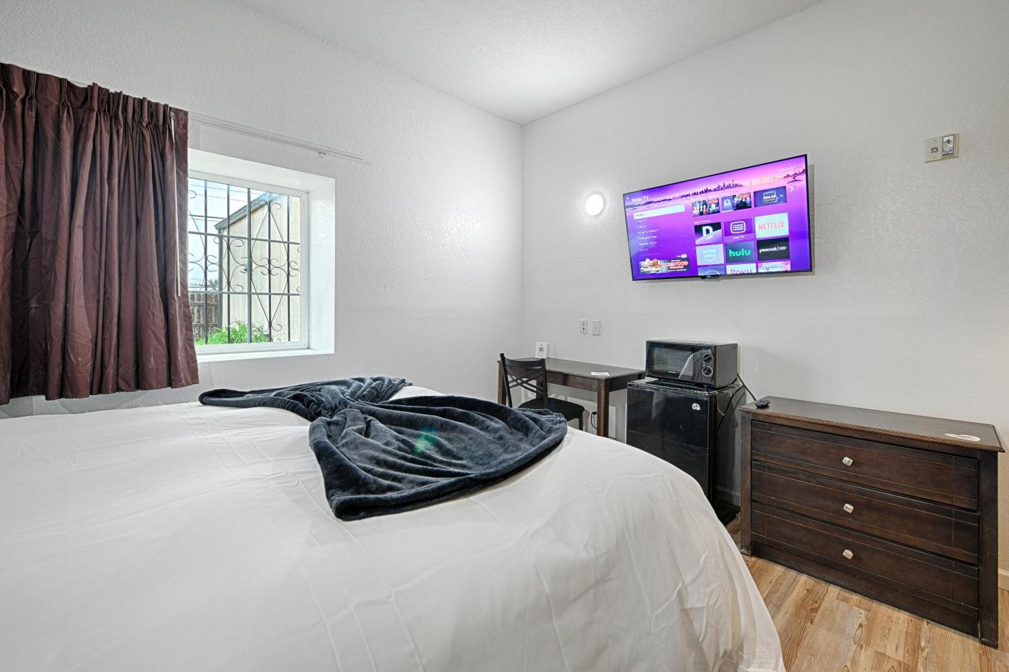 Hotel Dilley Grand מראה חיצוני תמונה