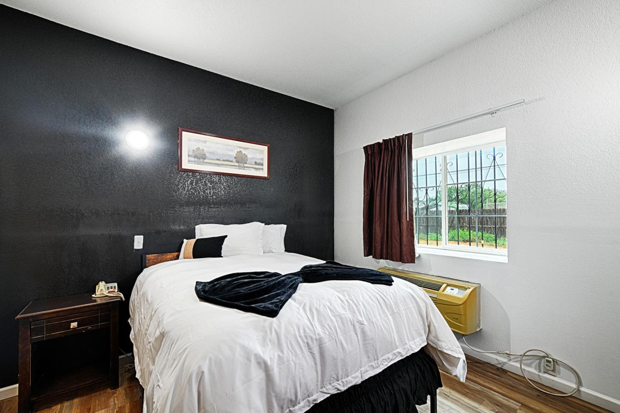 Hotel Dilley Grand מראה חיצוני תמונה