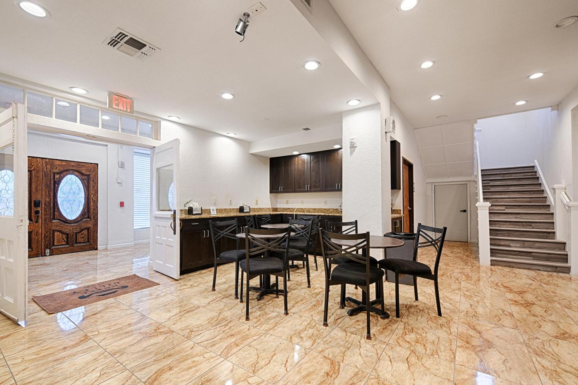 Hotel Dilley Grand מראה חיצוני תמונה