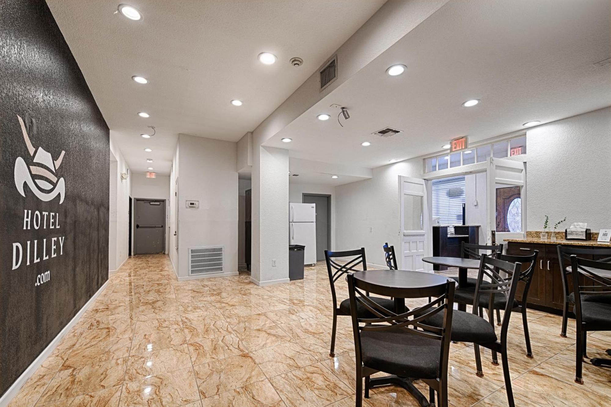 Hotel Dilley Grand מראה חיצוני תמונה