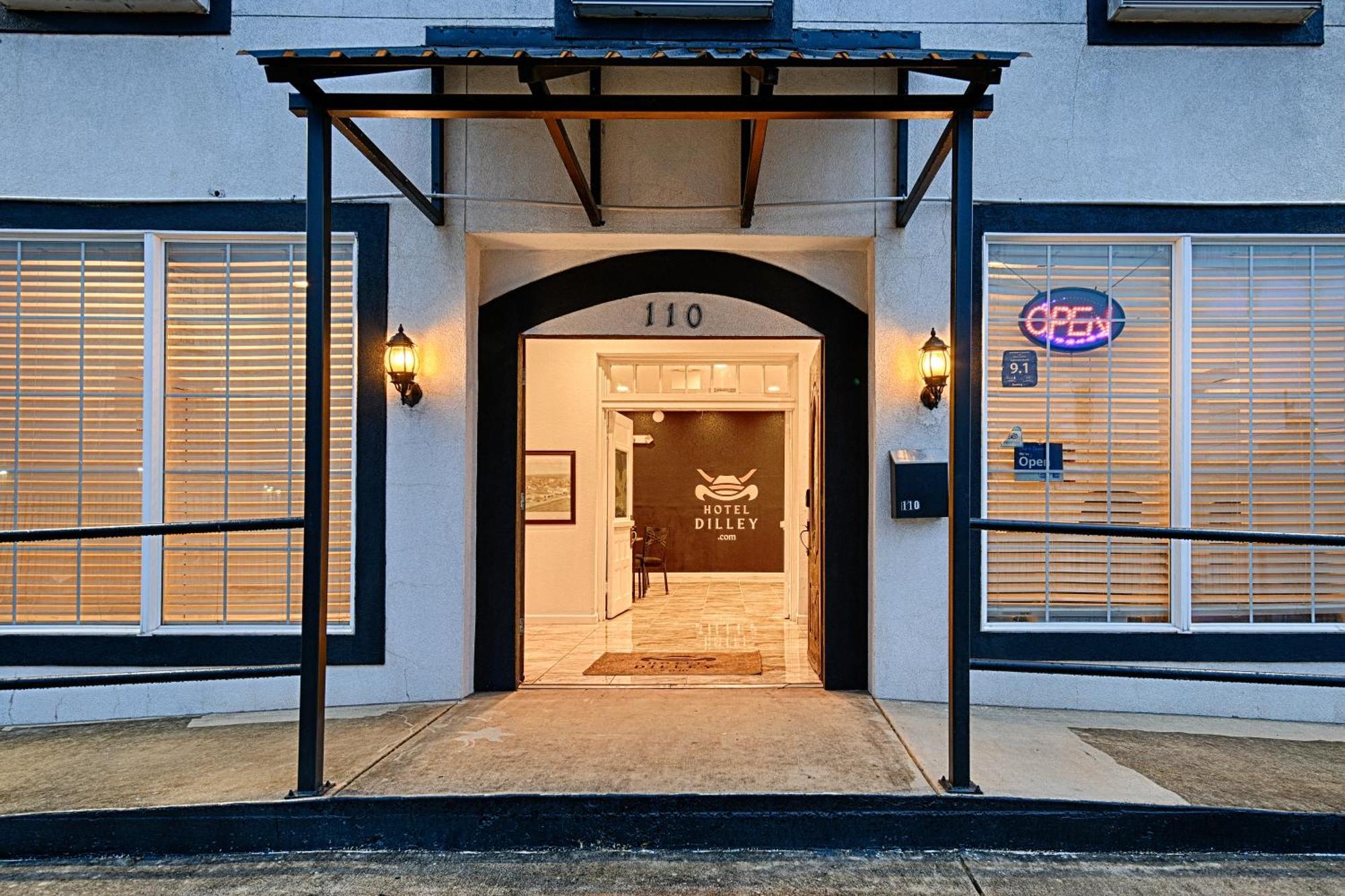 Hotel Dilley Grand מראה חיצוני תמונה