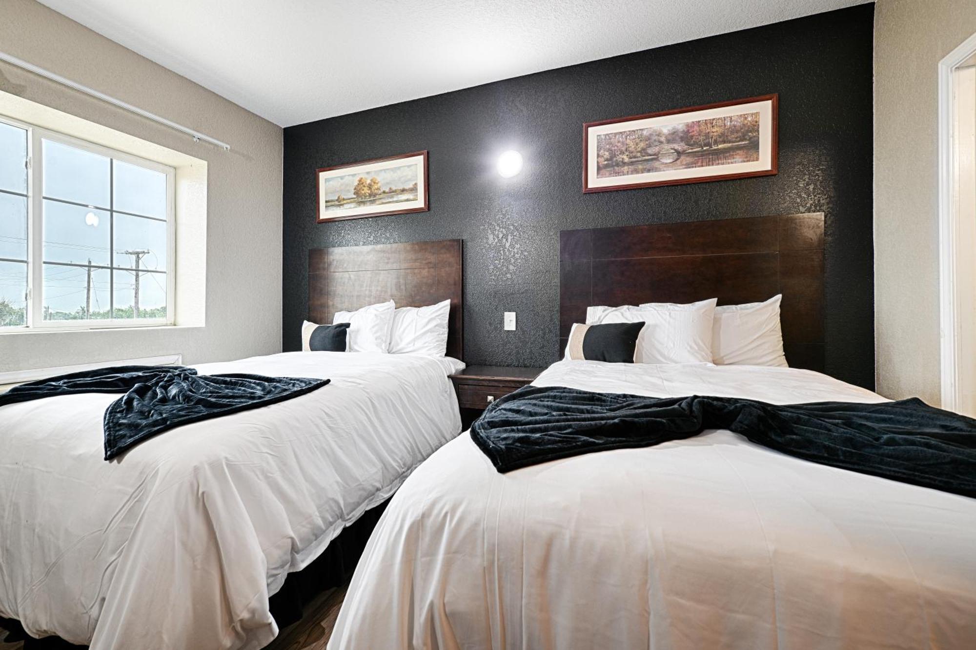 Hotel Dilley Grand מראה חיצוני תמונה