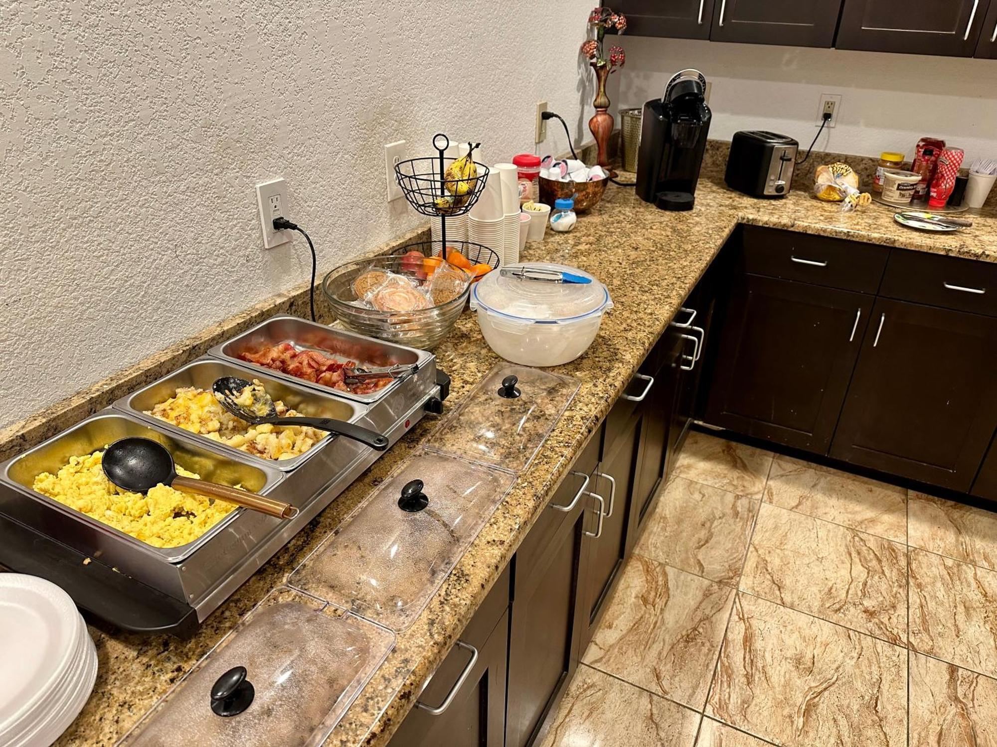 Hotel Dilley Grand מראה חיצוני תמונה